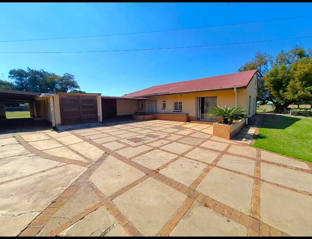 23,625M² SMALLHOLDING FOR SALE IN MOOILANDE